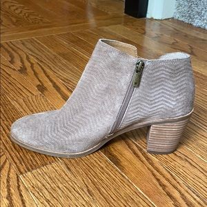 Lucky brand neutral booties